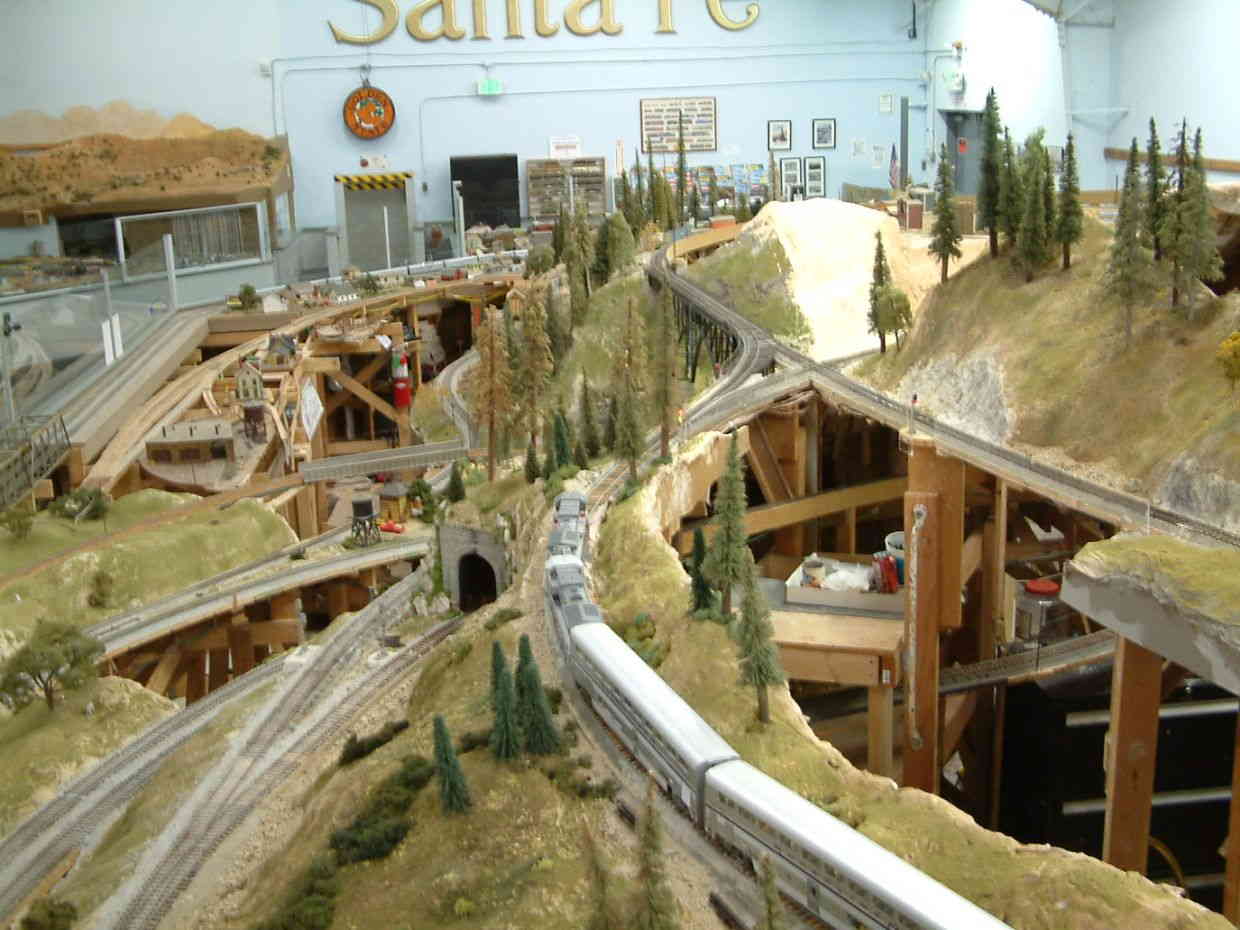 July 2006: Amtrak approaching Arch Bridge