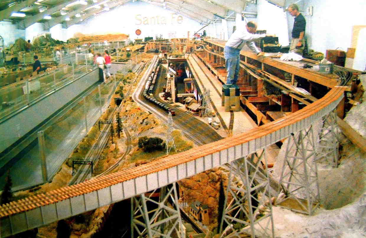 Dec 4, 2006: Checking Zenith yard trackwork- Eddy Martinez, Rowe