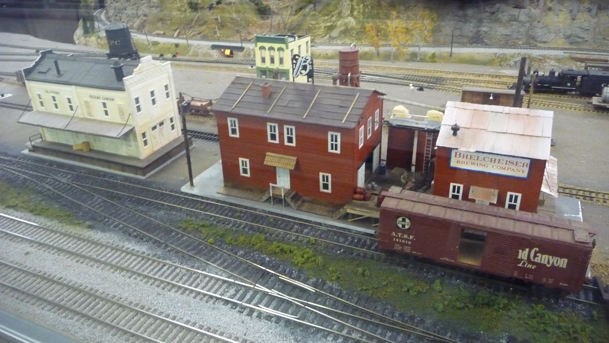 Eureka yard buildings, Nov 2011