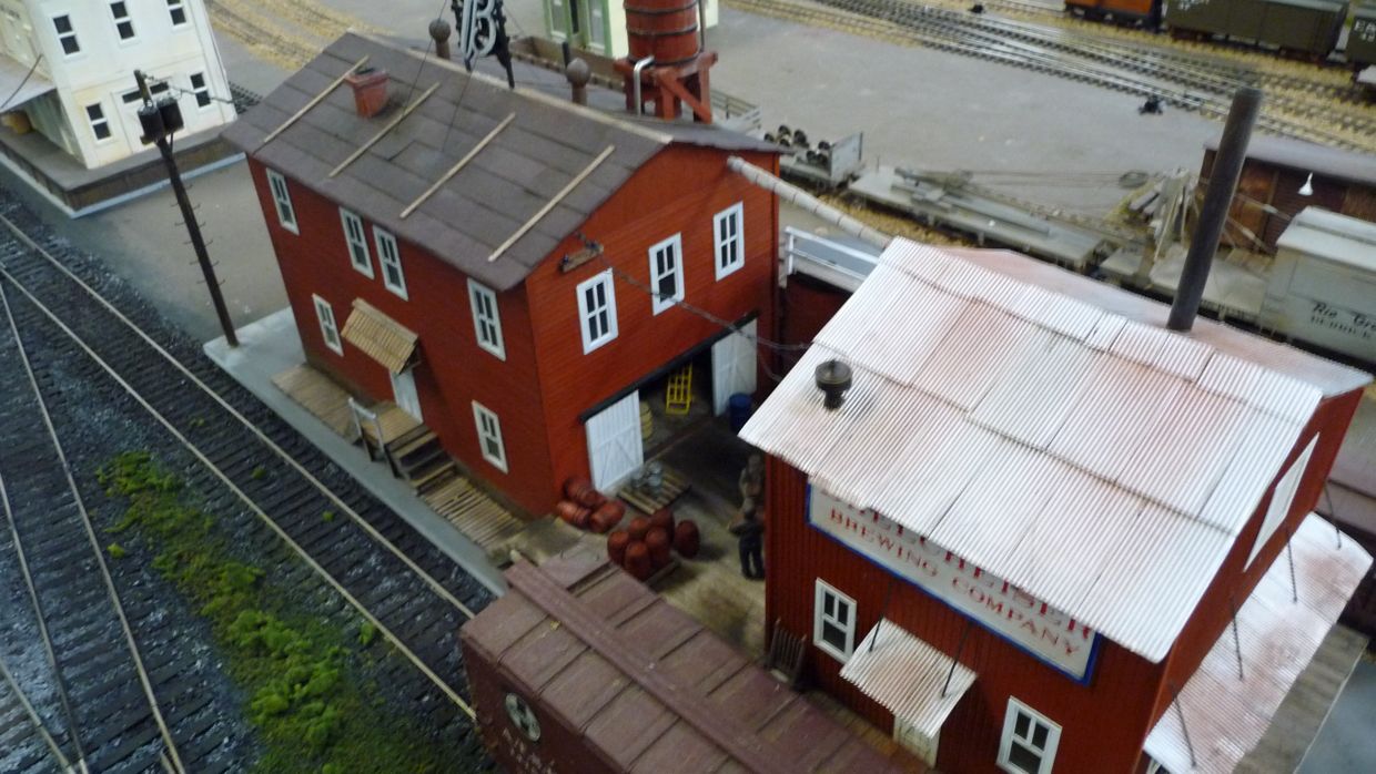 Eureka yard buildings, Jul 2011