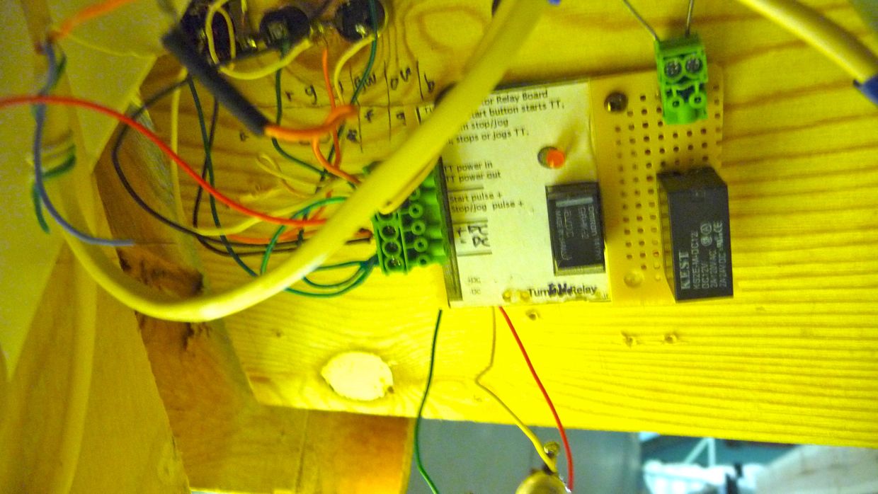 Turntable relay control board