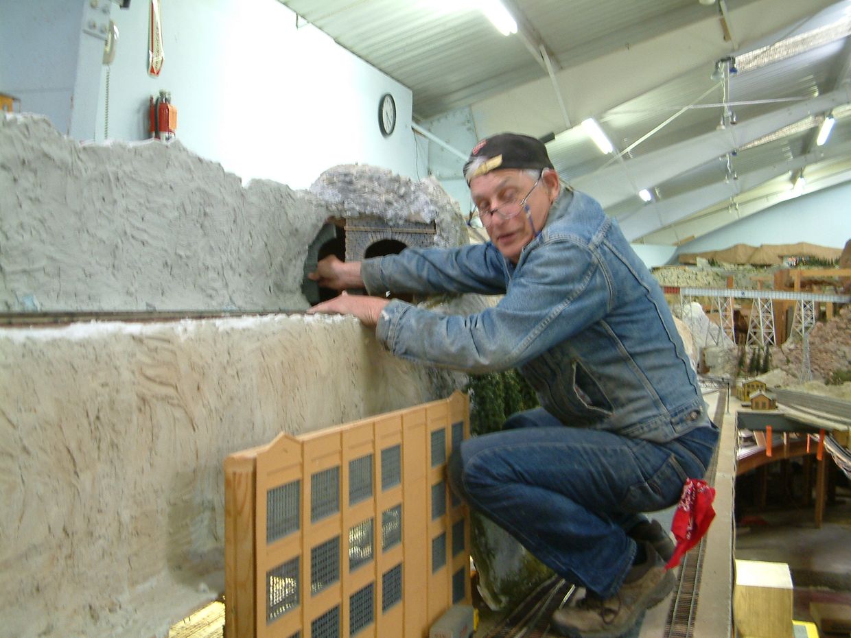 Harry Critchfield working on Midway tunels, May 2009