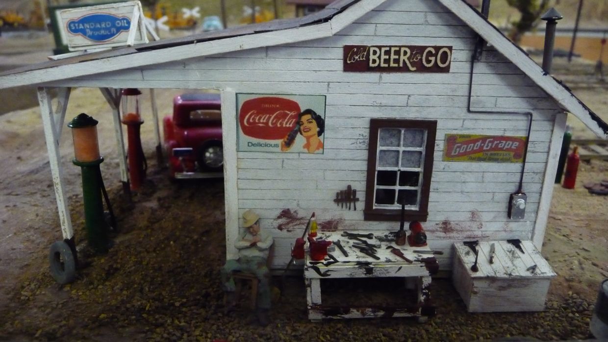 Harry Critschfield's super detailed gas station at Churchill yard