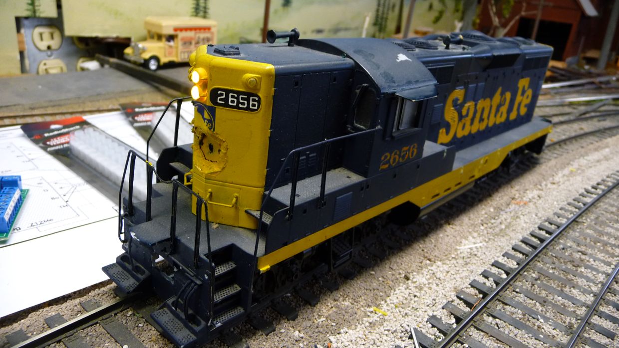 Cam train at workbench