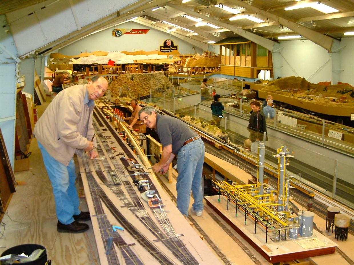 Zenith yard build, Apr 2003, Eddy Marinez, Jeff  Heller